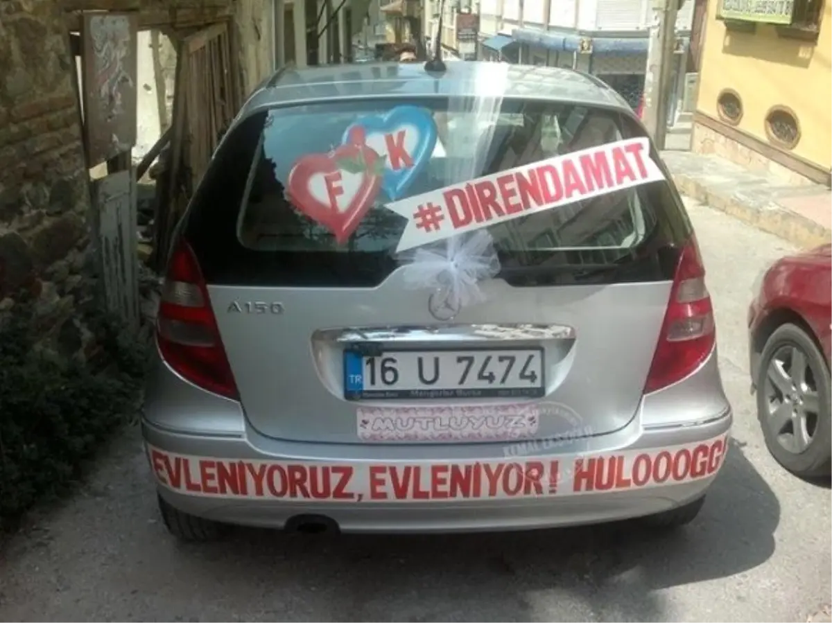 Düğün Arabasına 'Diren Damat' Yazdırdı
