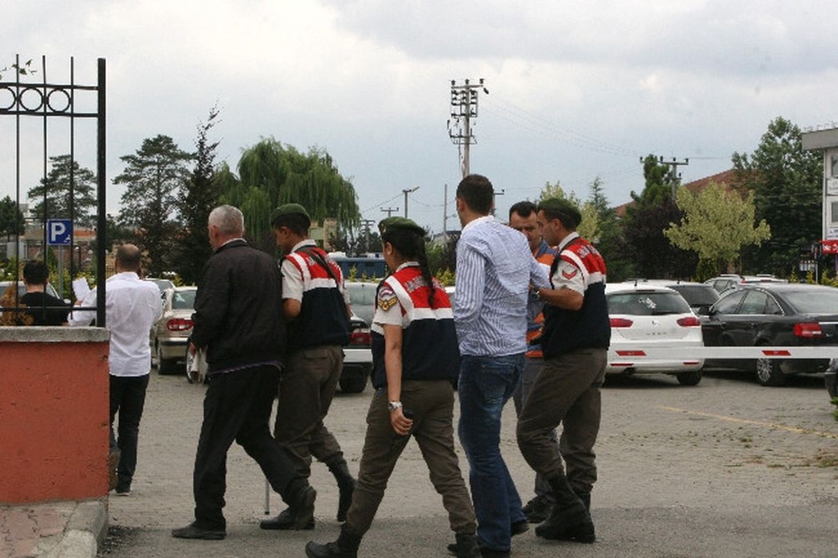 Düzce\'de Uyuşturucu Operasyonunda 3 Kişi Yakalandı