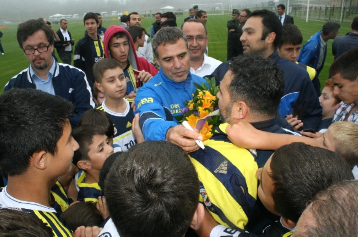 Düzce Protokolünden Fenerbahçe\'ye Moral Ziyareti
