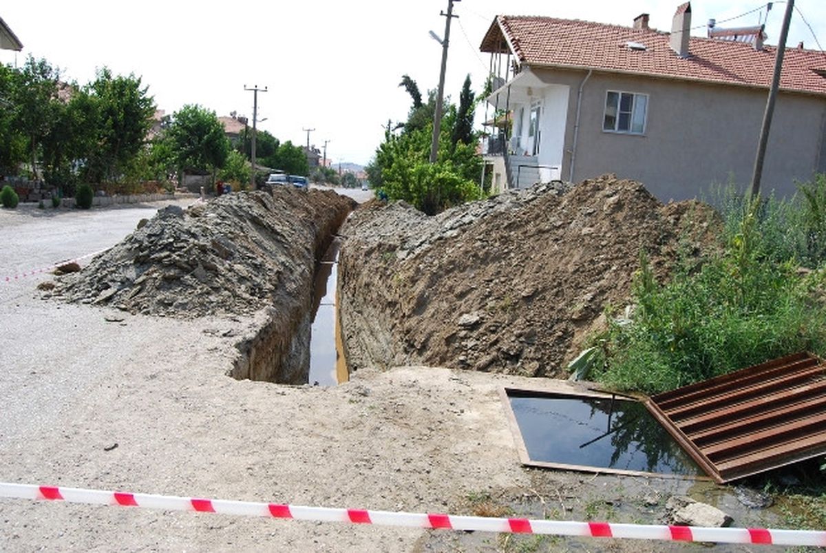 Eşmeliler Asbestli Ana Su Boru Hattından Kurtuluyor