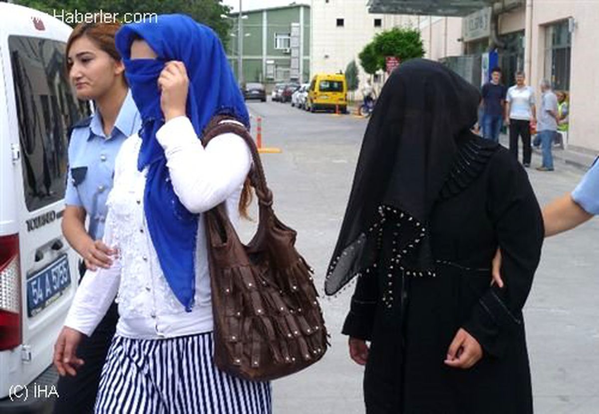 Ev Sahiplerini Oyalayarak Takıları Çalan Hırsızlar Yakalandı