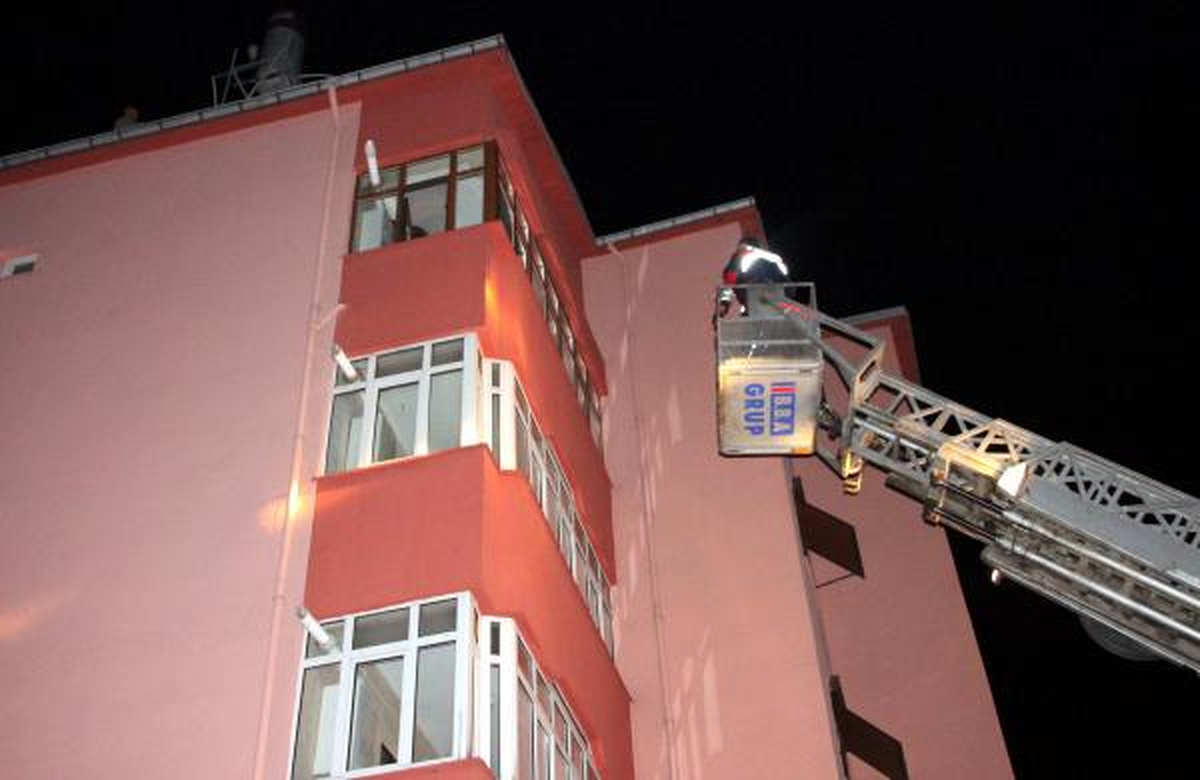 Evinde Yataktan Düşen Hastanın Yardımına İtfaiye Koştu