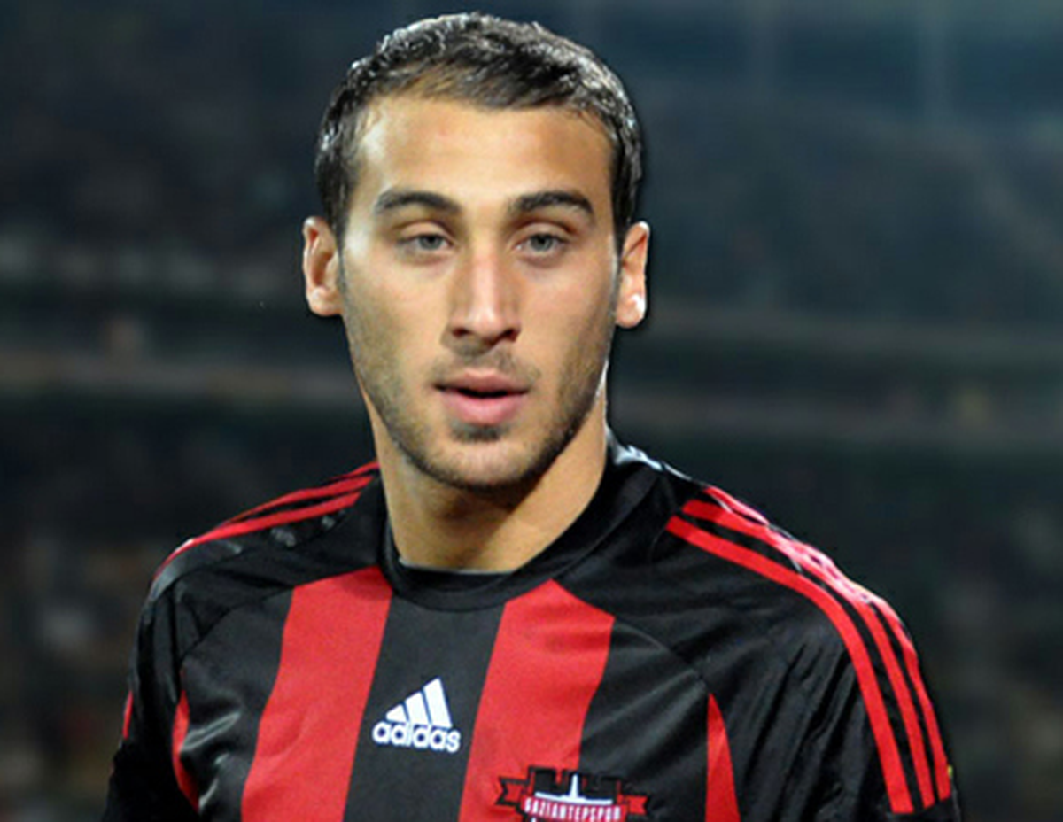 Gaziantepspor Cenk Tosun\'un Sözleşmesini Uzattı