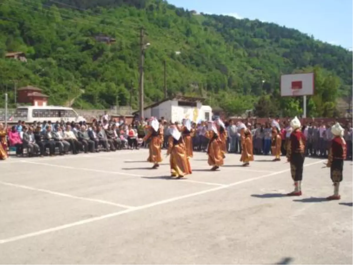 Halk Oyunları Ekibi Makedonya'ya Gidiyor