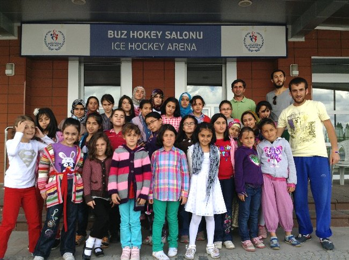 Hem Kur\'an Hem Buz Pateni Öğreniyorlar