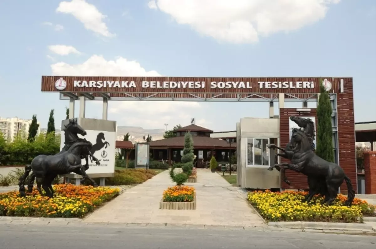 Karşıyaka Heykelleriyle Bir Başka Güzel