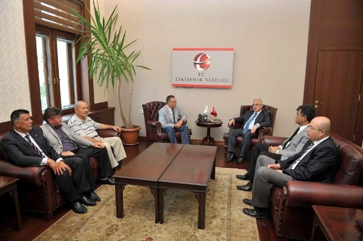 Kırım Türklerinden Vali Tuna\'ya Ziyaret