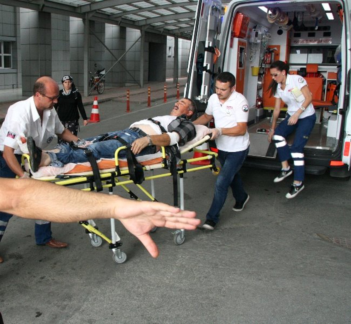 Otomobilini Yıkarken Maganda Kurşununun Hedefi Oldu