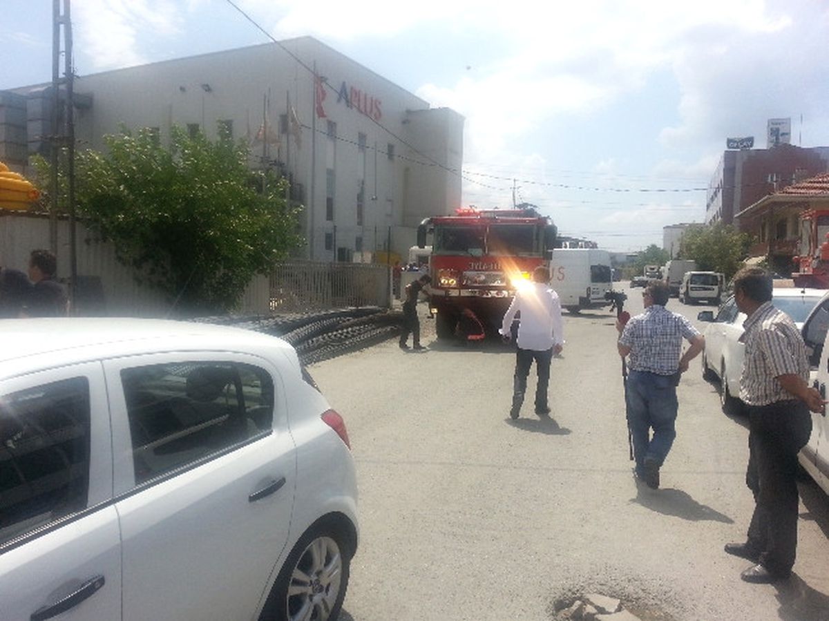 Paralarını Alamayan İşçiler 50 Metrelik Vince Çıktı