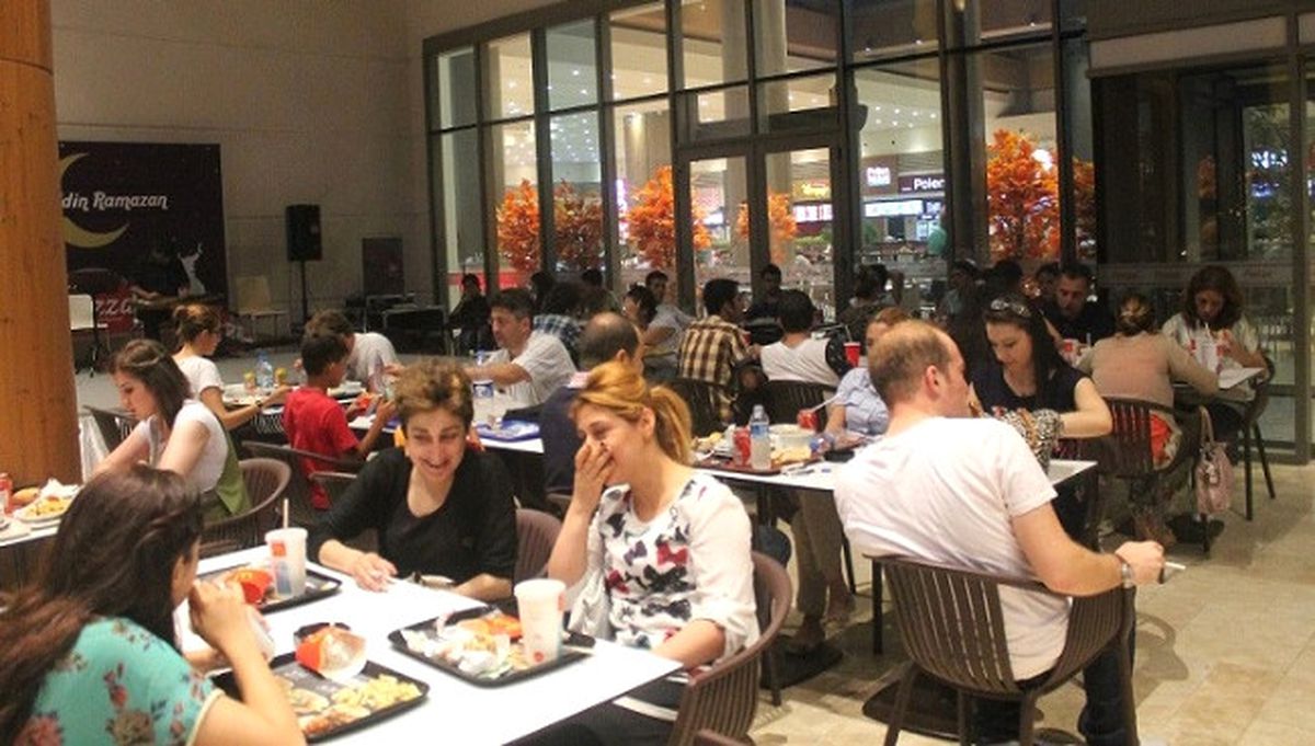 Kahramanmaraş Piazza\'da İftar Coşkusu
