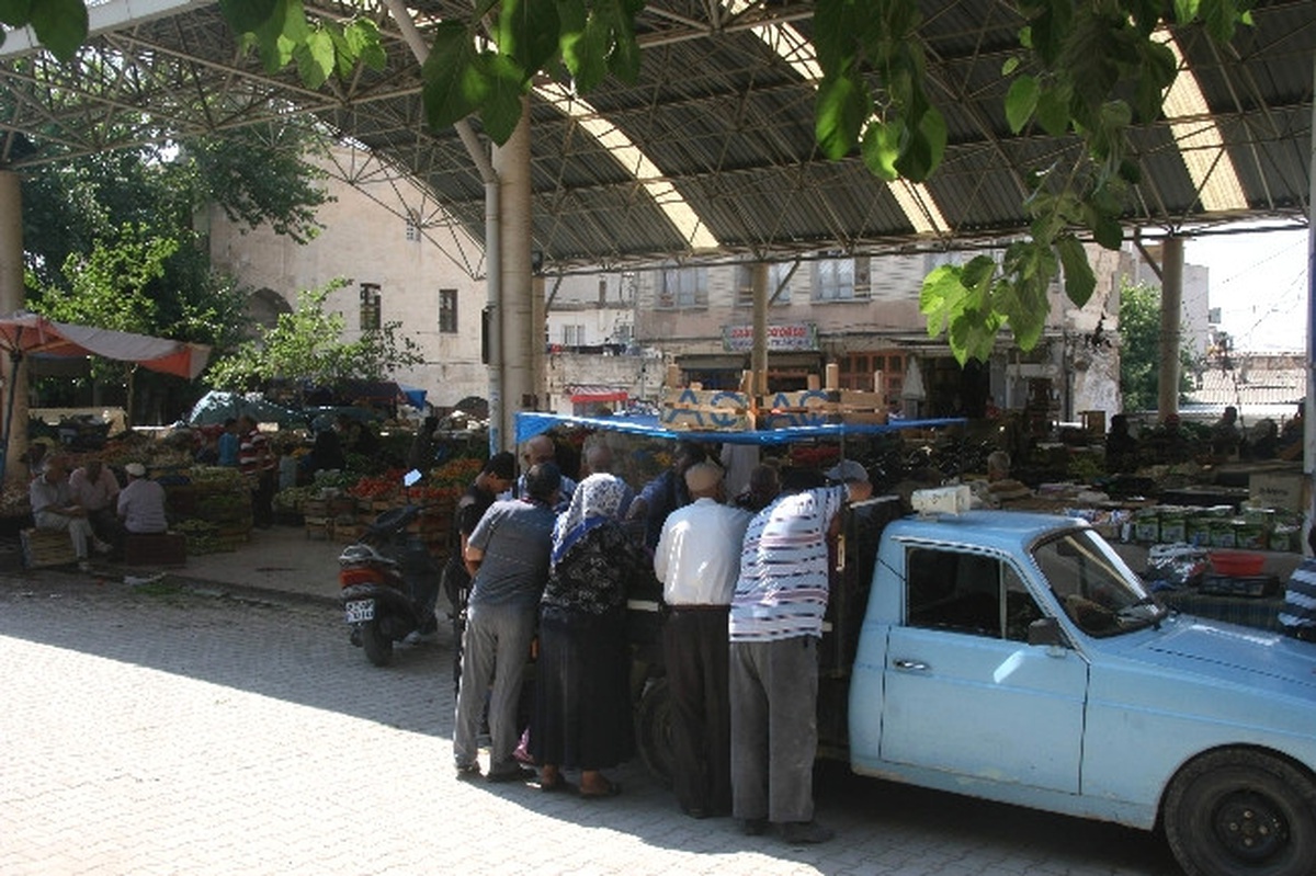 Sabah Pazarı Esnafı, Seyyar Satıcılardan Dertli