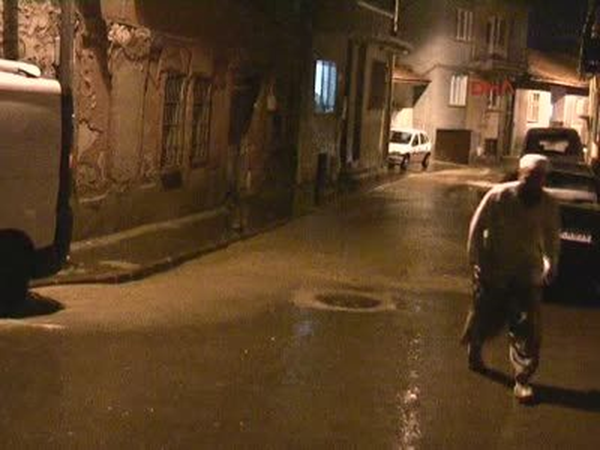 Sağanak Yağış ve Fırtına Uşak\'ı Felç Etti