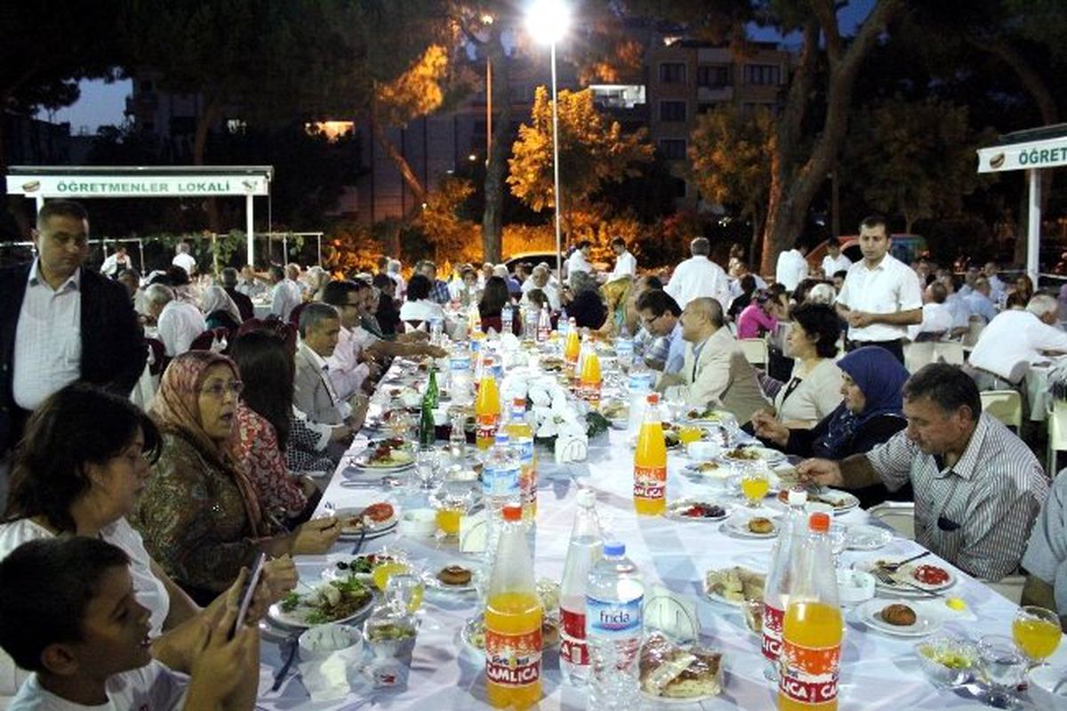 Salihli\'de Şehit Aileleri ve Gazilere İftar Yemeği Verildi