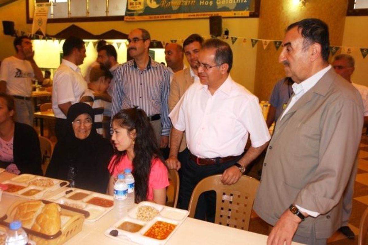 Vali Tapsız, Beşir Derneği\'nin İftar Yemeğine Katıldı