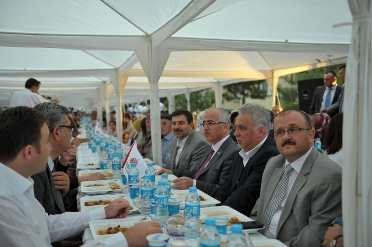 Vali Tuna İftarda Mahalle Sakinleriyle Buluştu