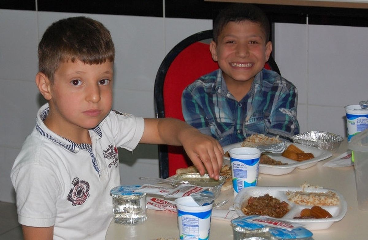Vali Yurdakul Yetim Çocuklarla Buluştu