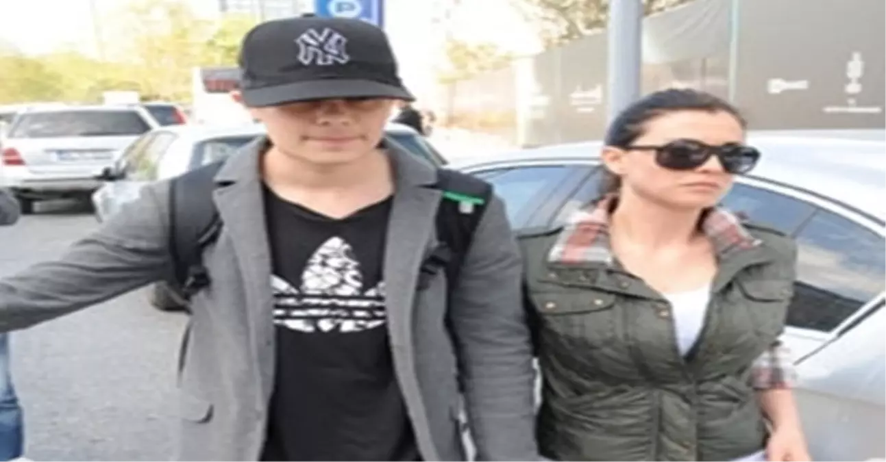 Yalnız Dışarı Çıkmıyor