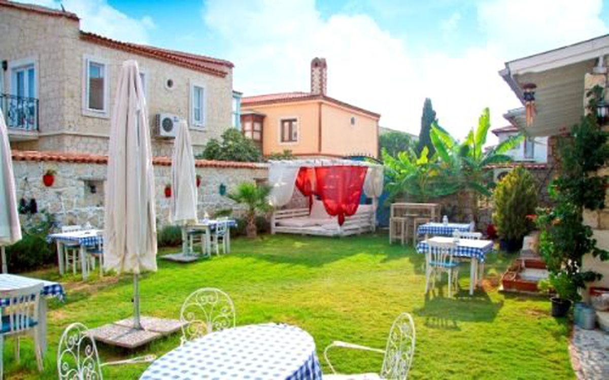 Yeşil ile Mavinin Buluştuğu Huzurlu Bir Tatil