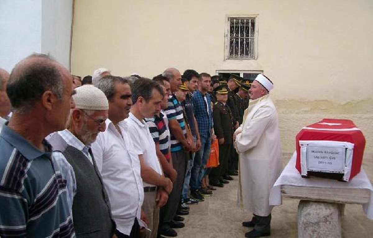 Zatürreden Ölen Uzman Çavuş, Selendi\'de Toprağa Verildi