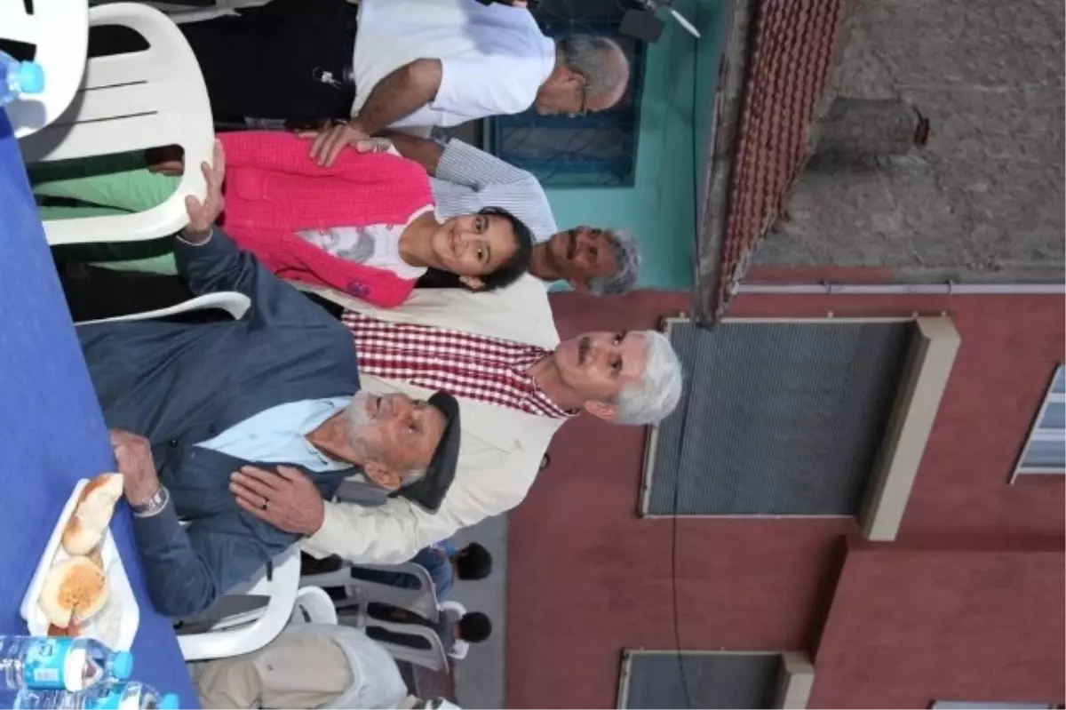 AK Parti Erenköy Mahallesinde Vatandaşlarla İftarda Buluştu