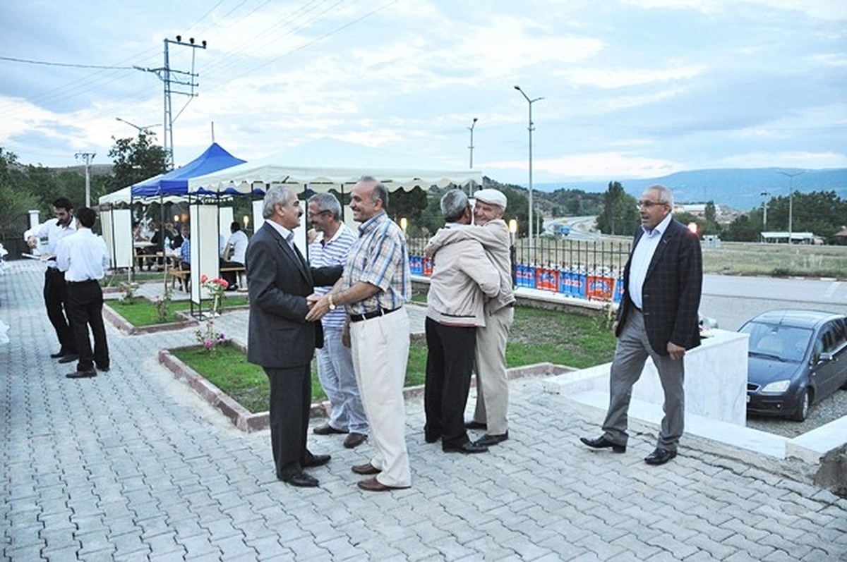AK Parti Kastamonu Milletvekili İftarı Tosya\'da Açtı