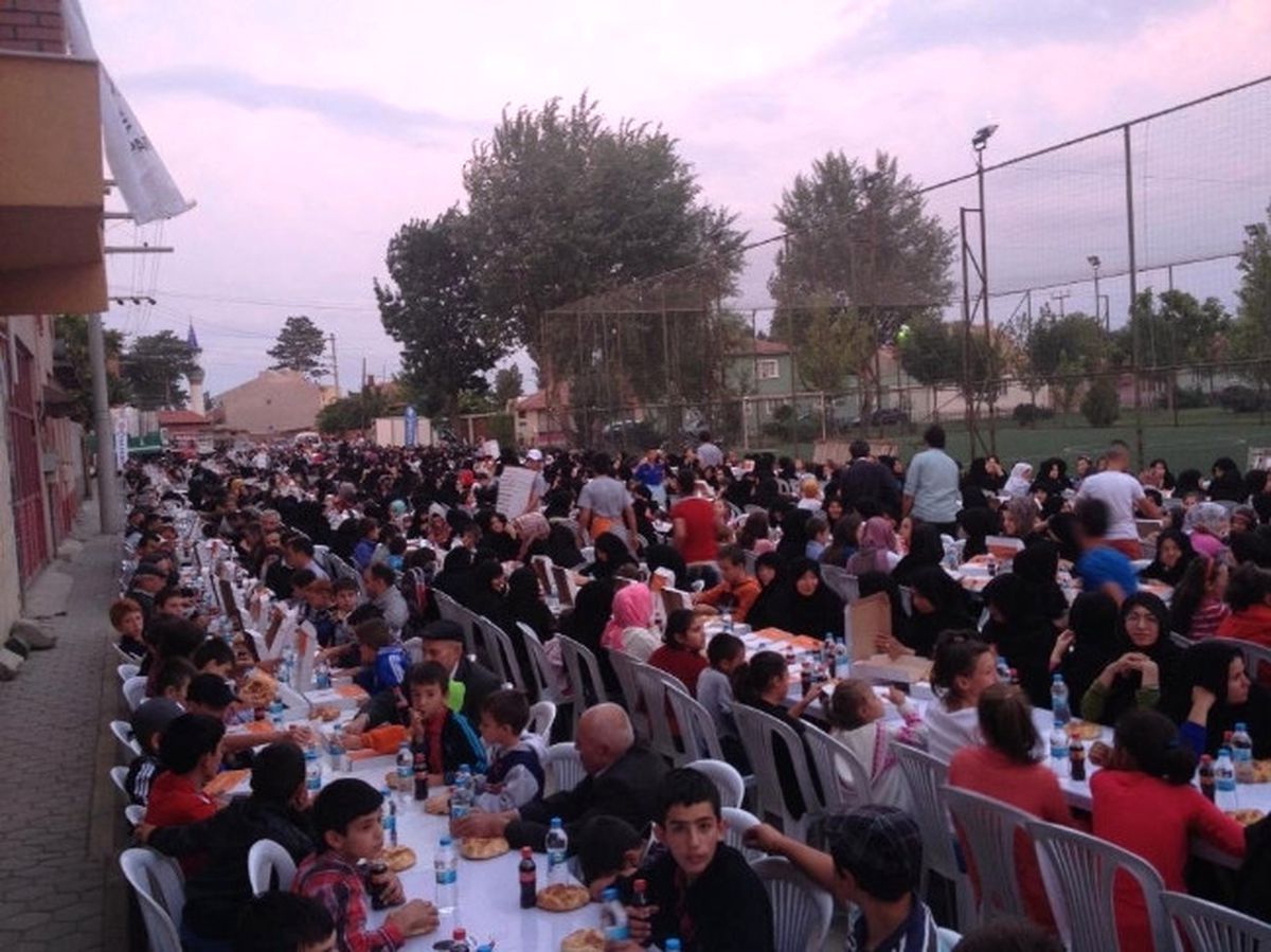 AK Parti Muttalip\'e Gönül Sofrası Kurdu