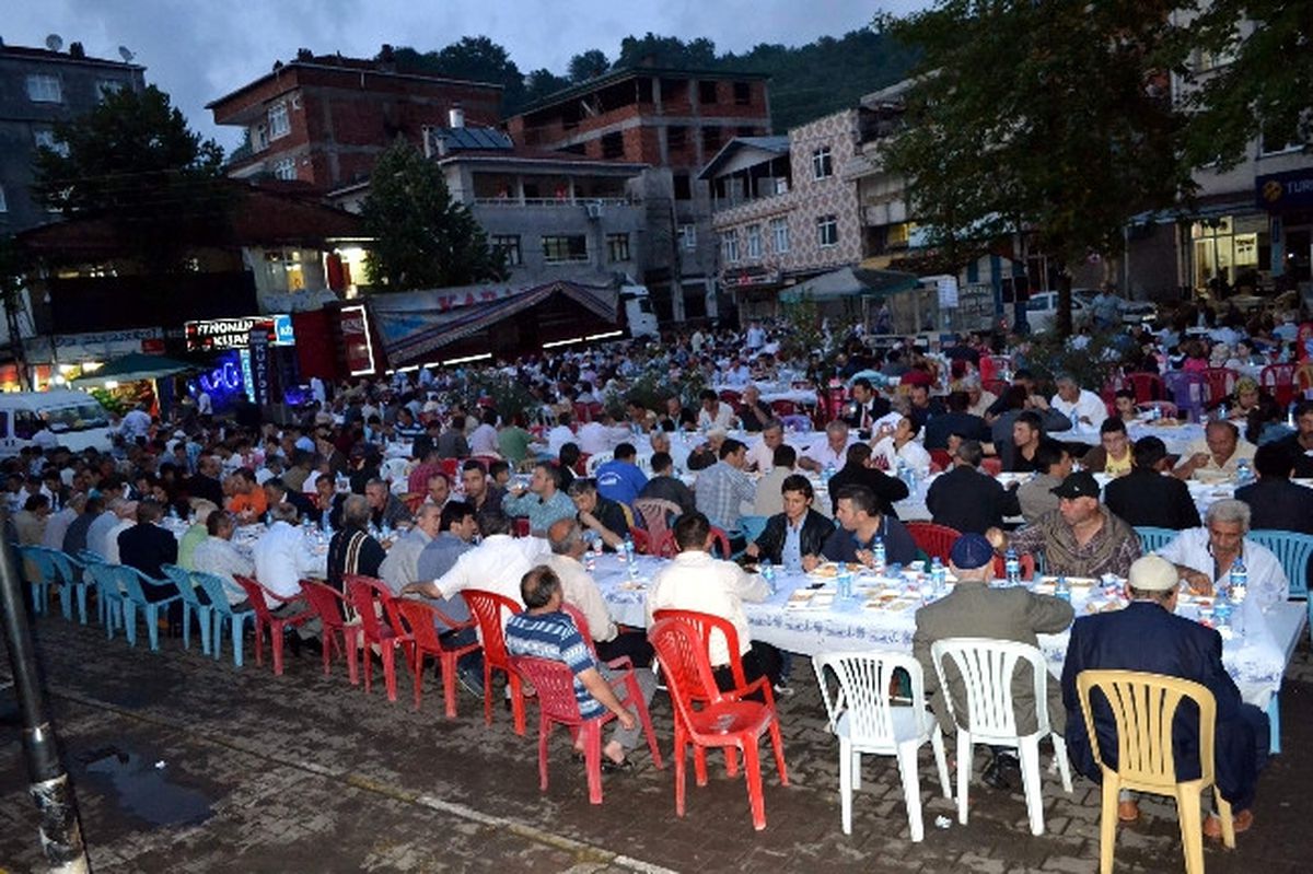 Ak Partililer Salıpazarı\'nda İftarda Buluştu