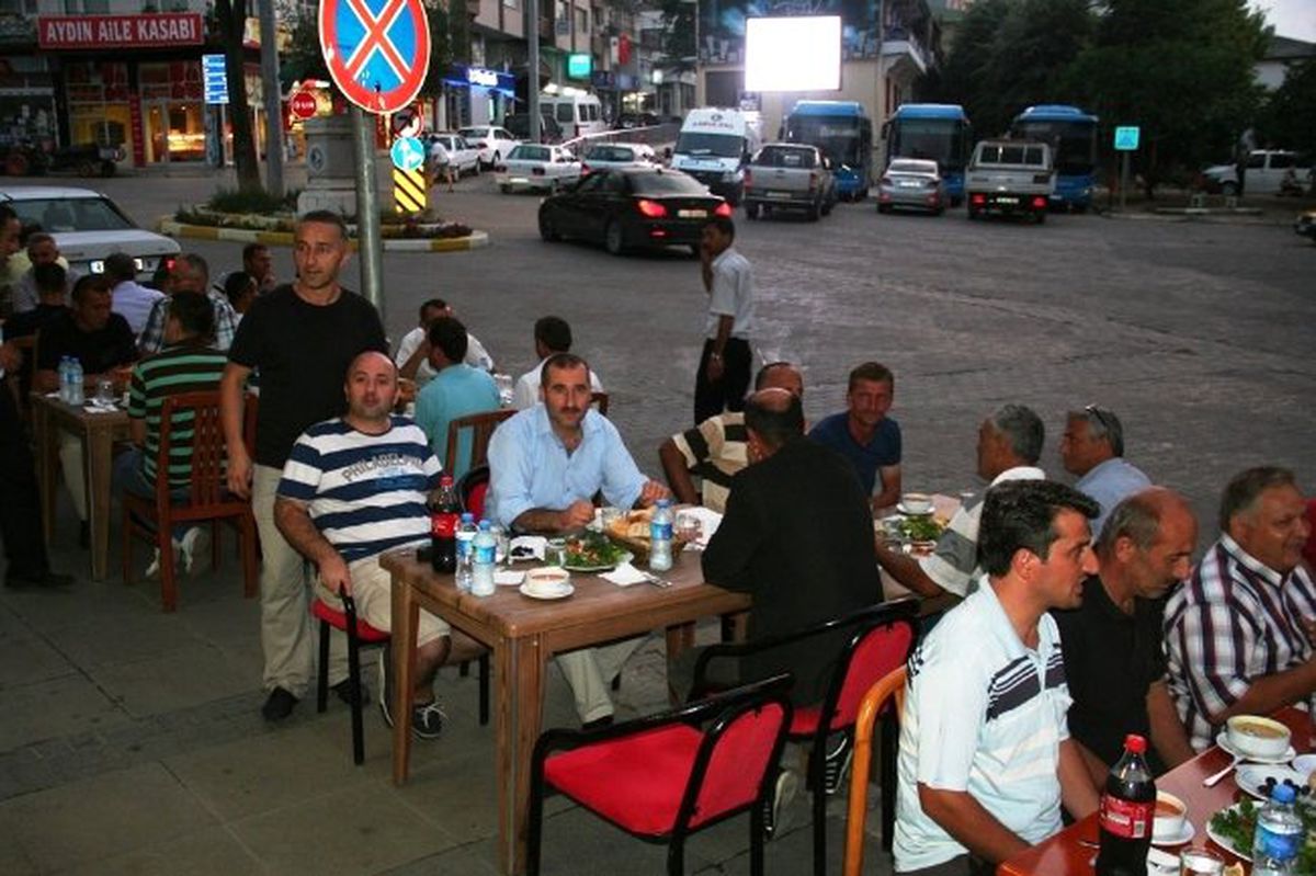 Akçakoca\'da Belediye İşçileri İftarda Buluştular