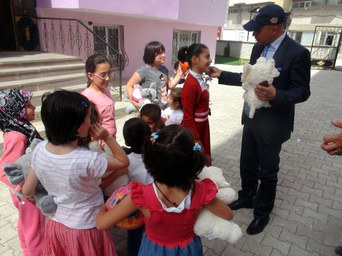 Ali Korkut, Hem Hanımları, Hem de Çocukları Sevindirdi
