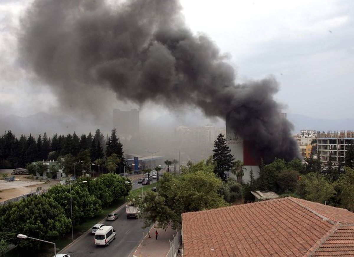 Antalya\'da Korkutan Yangın