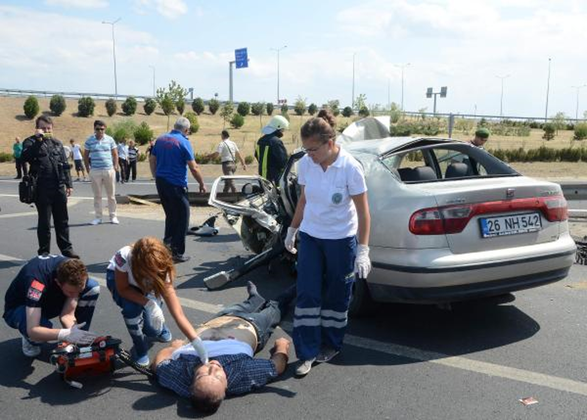 Bariyere Çarpan Otomobilin Sürücüsü Öldü