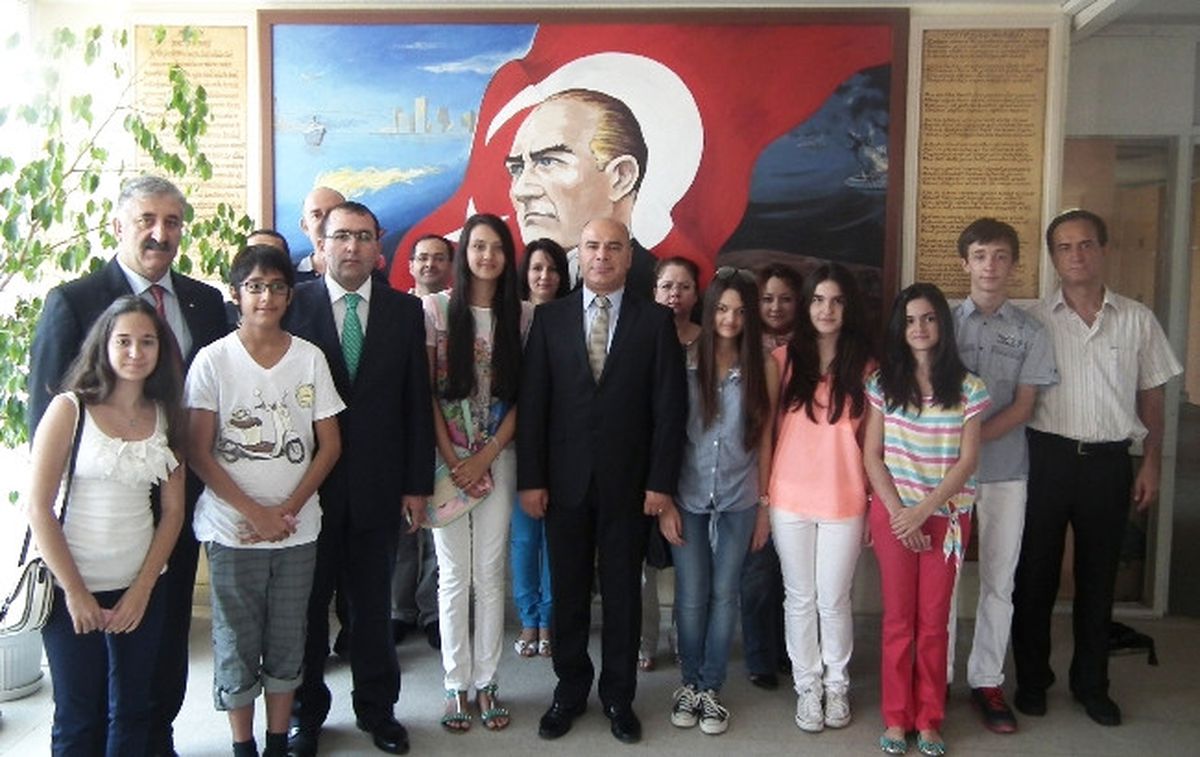 Başarılı Öğrenciler Vali Duruer'i Ziyaret Etti