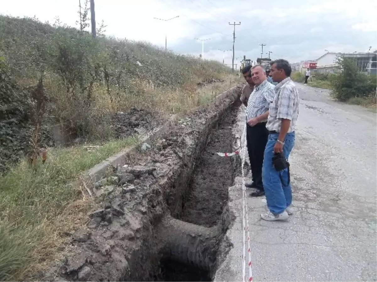 Başkan Kaya Elektrik Tellerinin Yer Altına Alınma Çalışmalarını İnceledi