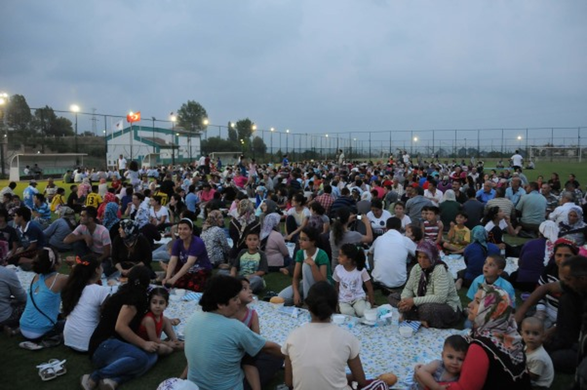 Başkan Kocamaz, iftarda vatandaşlarla buluşmaya devam ediyor