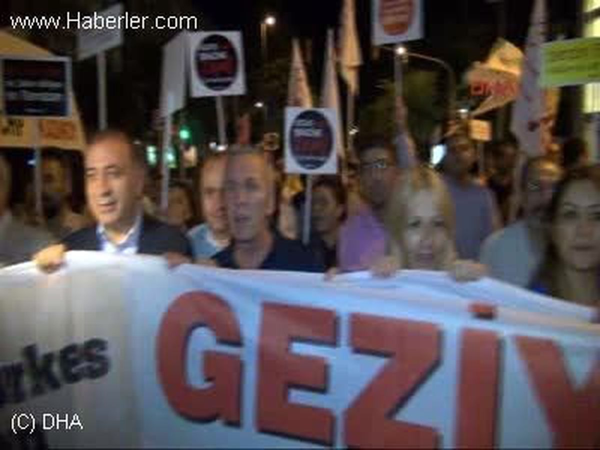 Benzin Zammı Kadıköy\'de Protesto Edildi