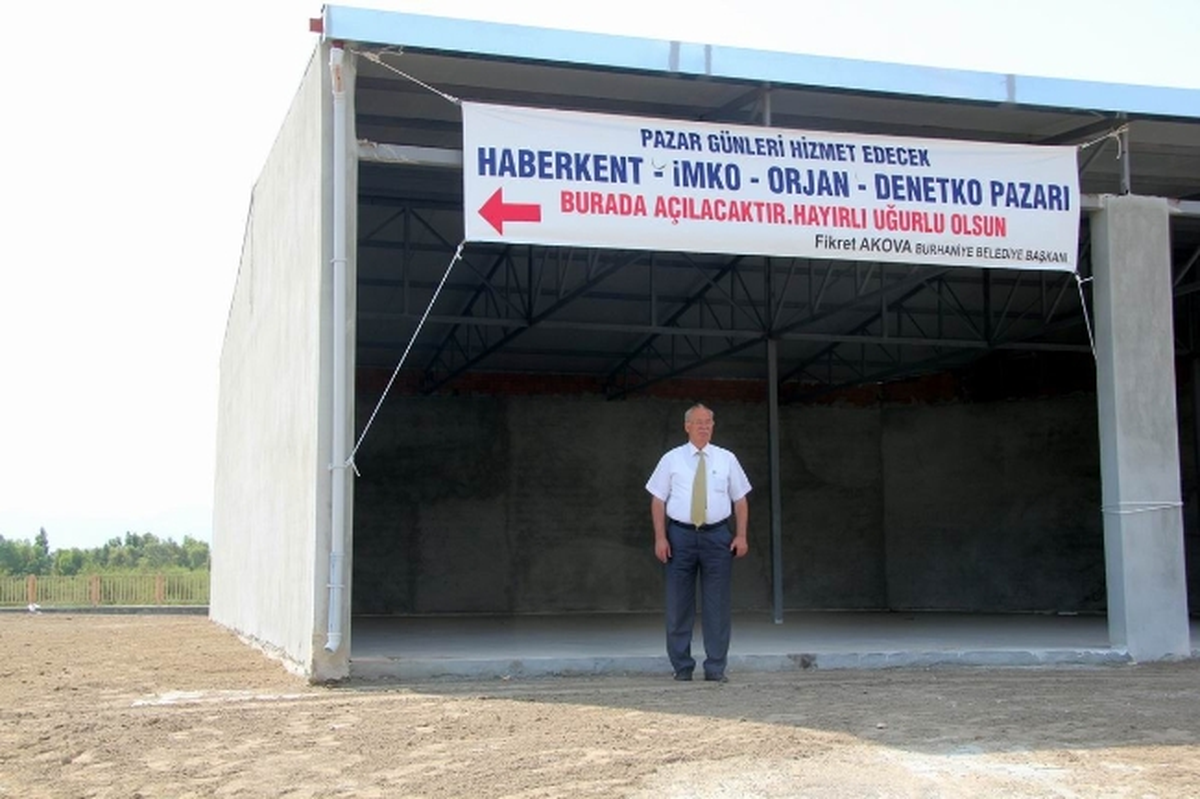 Burhaniye\'de Başkan Pazarı Halkın Ayağına Götürdü
