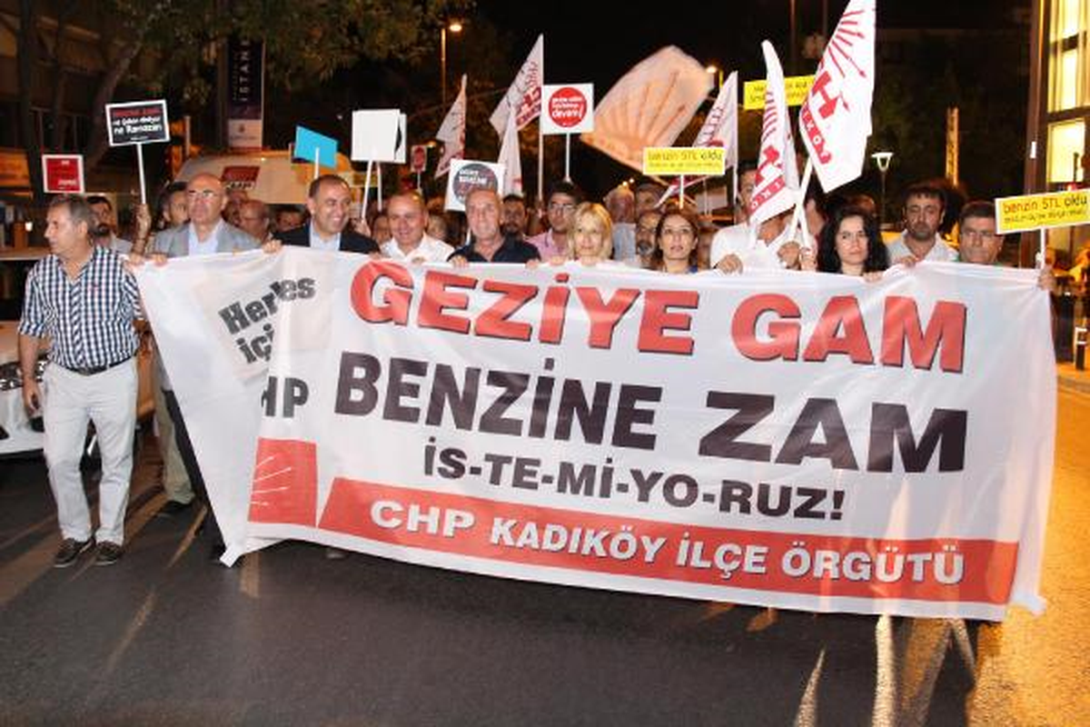CHP\'den Benzin Zamlarına Protesto Yürüyüşü