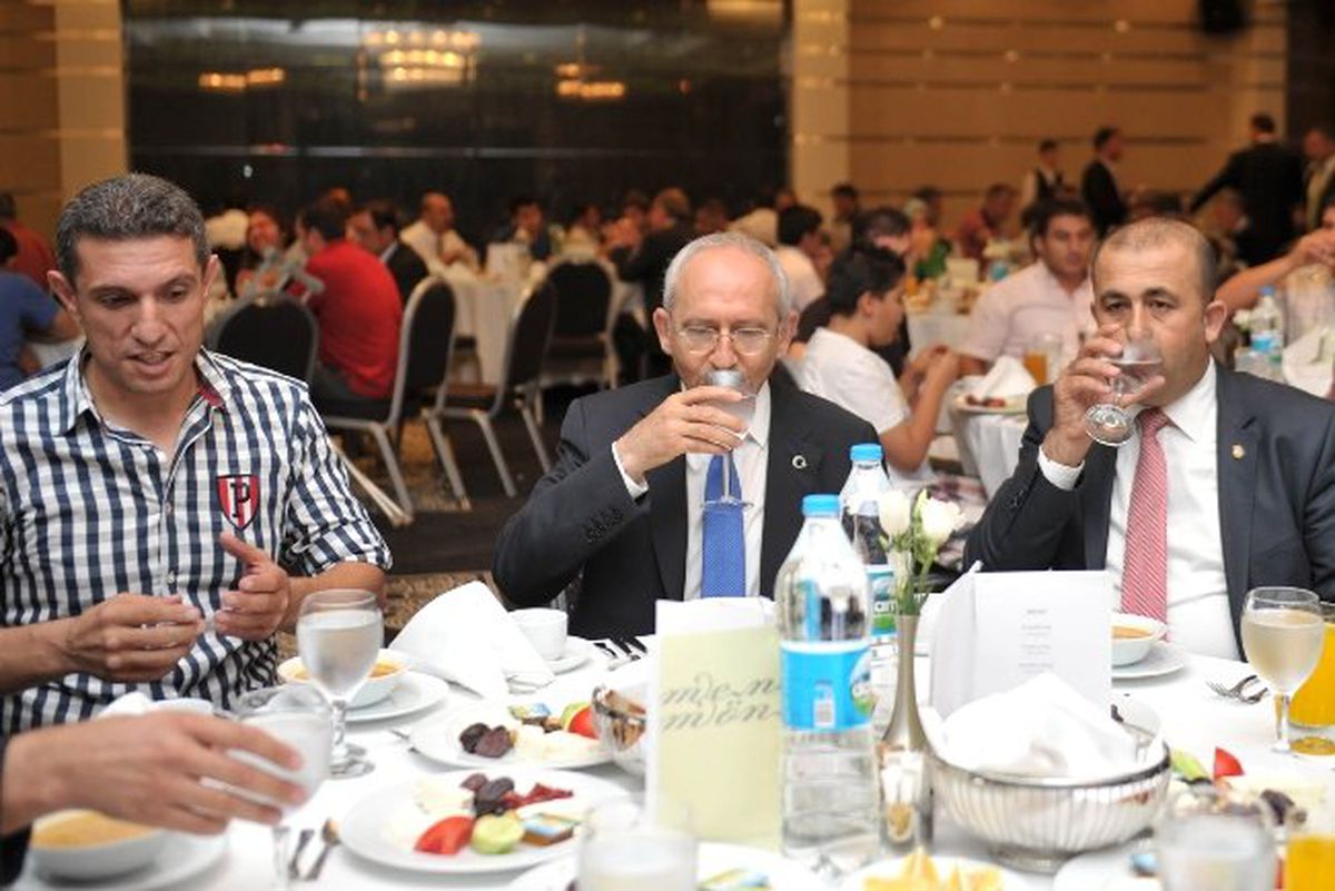 CHP Lideri Kılıçdaroğlu, Şehit Yakınları ve Gazilerle İftarta Buluştu