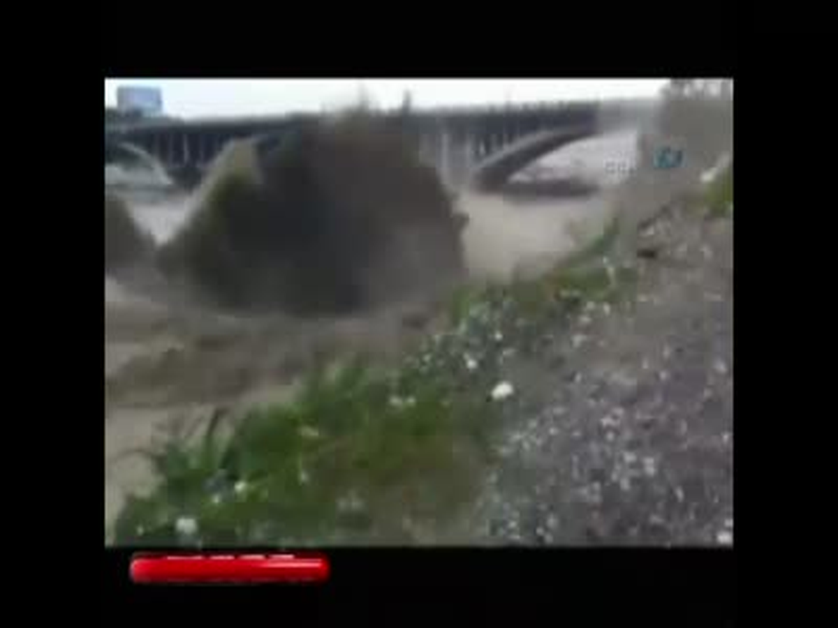 Çin\'de Köprü Çöktü, 12 Ölü