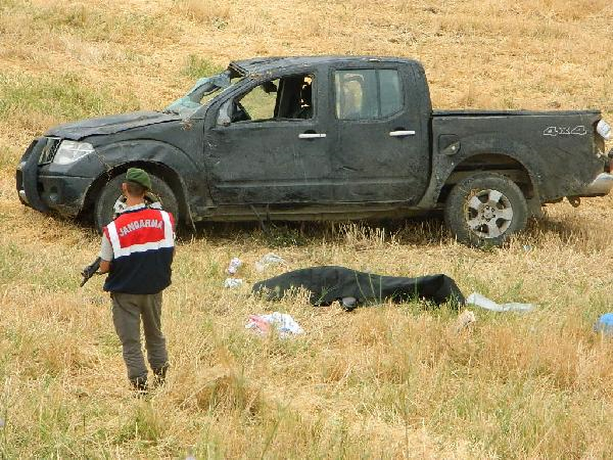Pikap Tarlaya Uçtu: 1 Ölü, 1 Ağır Yaralı