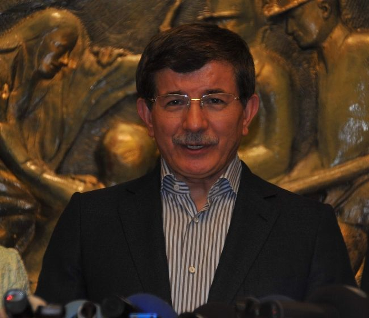 Davutoğlu\'ndan Sansür İddiasına Yanıt.