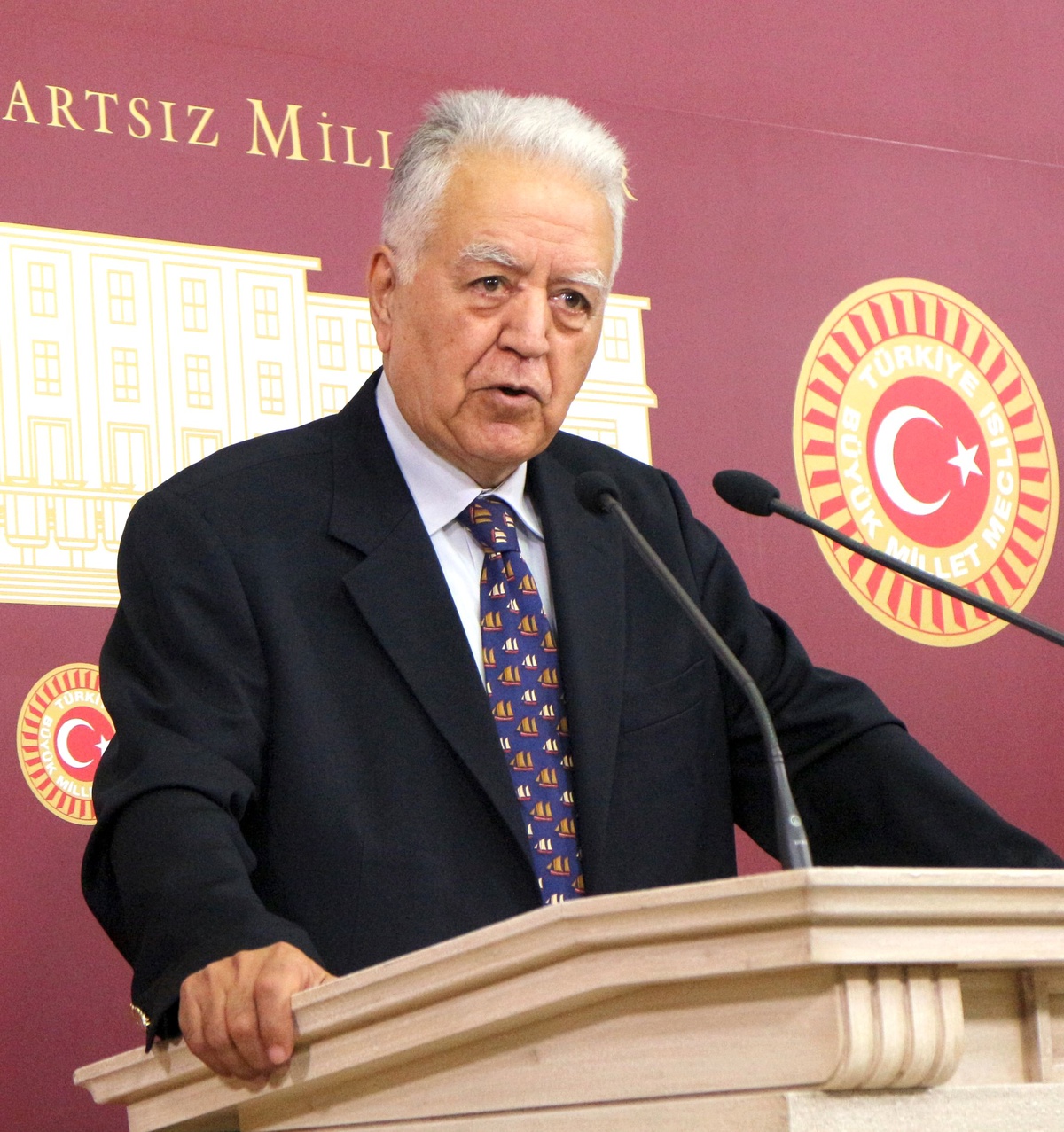 CHP\'li Loğoğlu: Teşkilat Yasası\'ndaki Değişiklik Yanlıştır