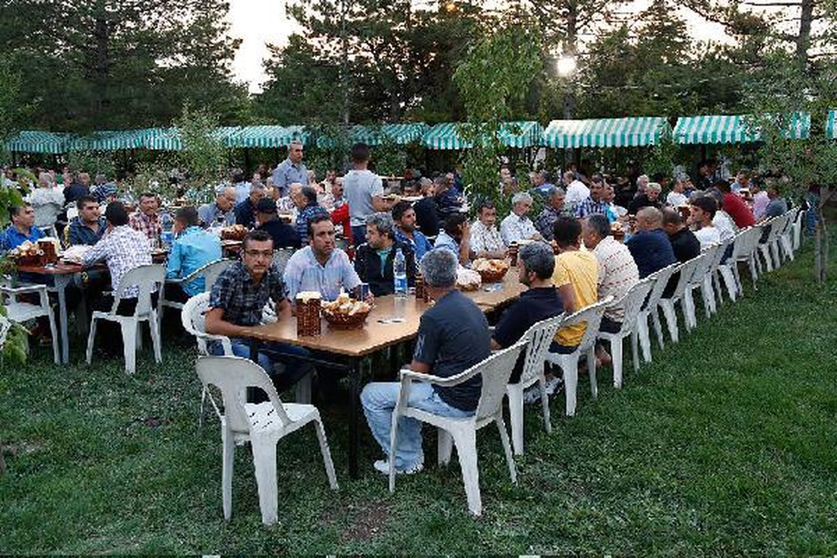 Diyanet İşleri Başkanı Görmez İftarını Mahkumlarla Yaptı