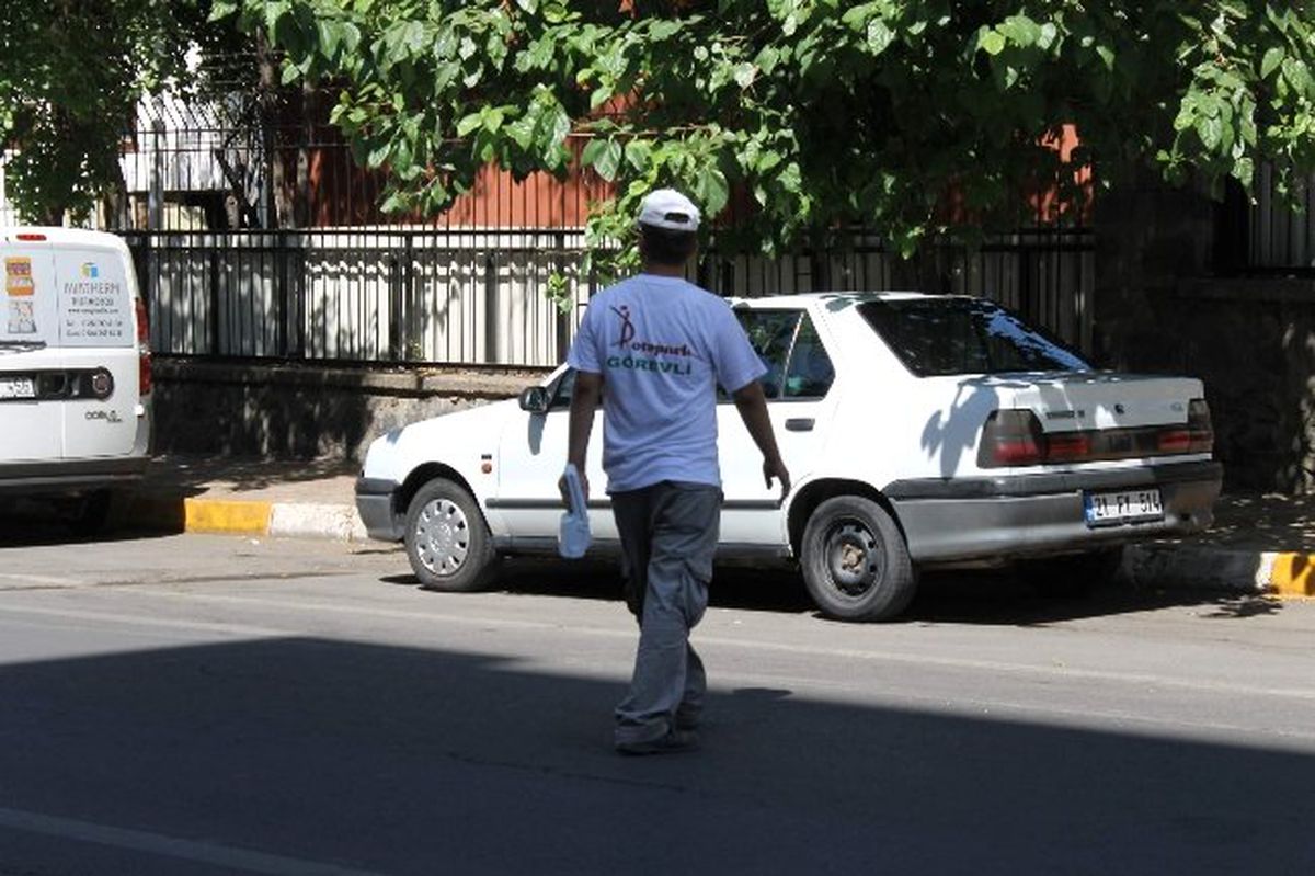 Diyarbakır\'da Cadde Park Uygulaması