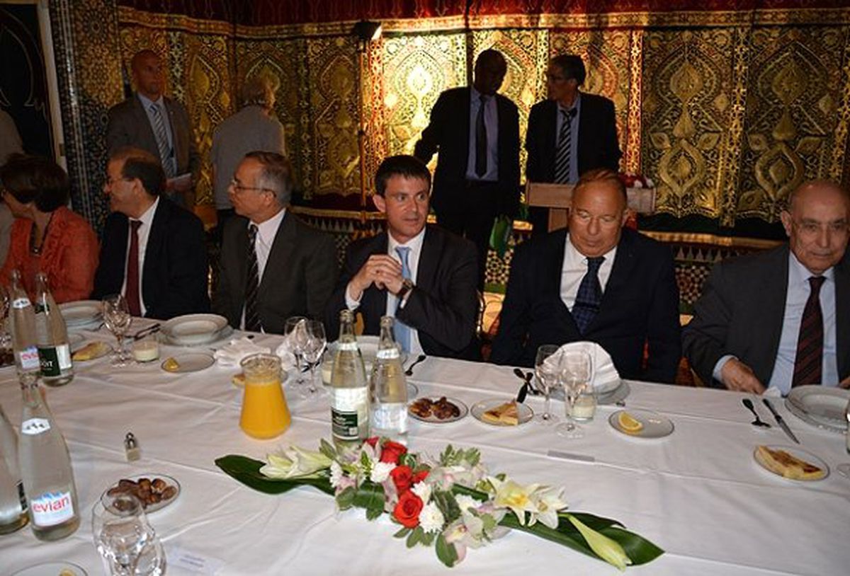 Fransa İçişleri Bakanı Valls, İftar Yemeğine Katıldı