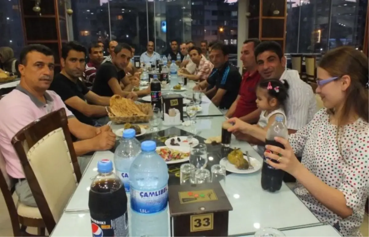 Hatay BJK\'dan Futbol Takımına İftar Yemeği