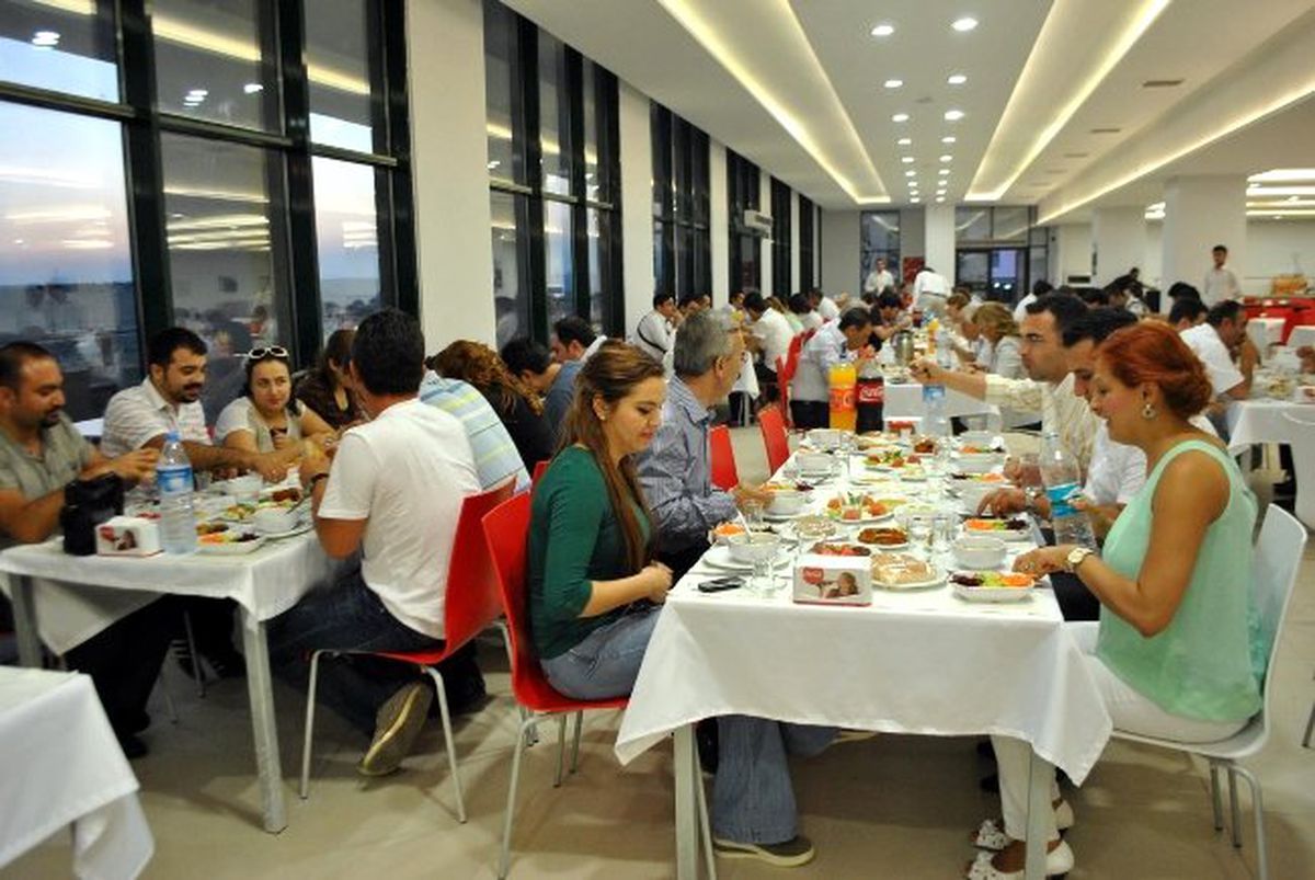 Hkü Rektörü Yılmaz, Eğitimcilerle İftarda Buluştu