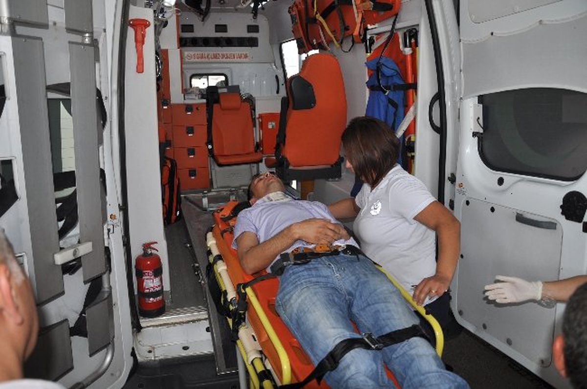 İftar Yemeği Götüren Kamyonet Takla Attı: 3 Yaralı