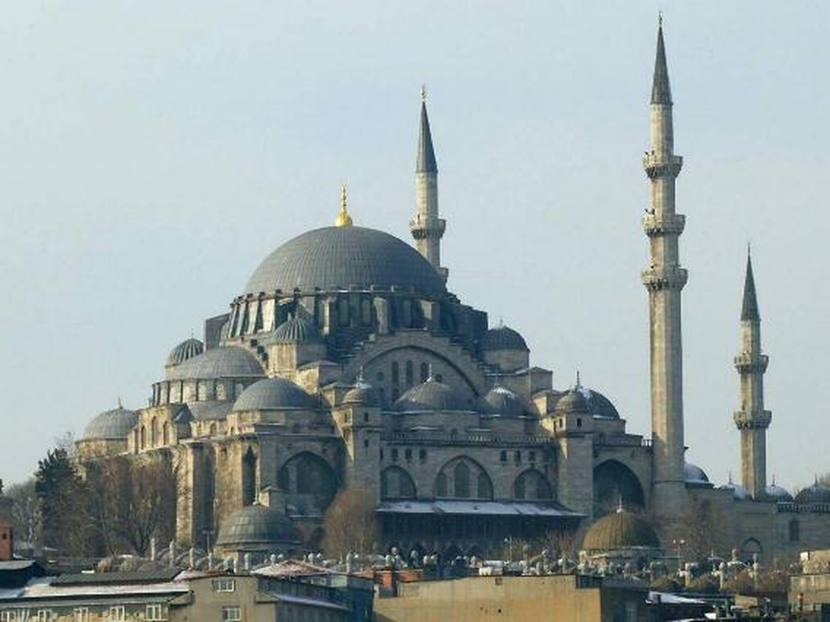 İstanbul\'da Bir Camiye 4 Bin 334 Kişi Düşüyor
