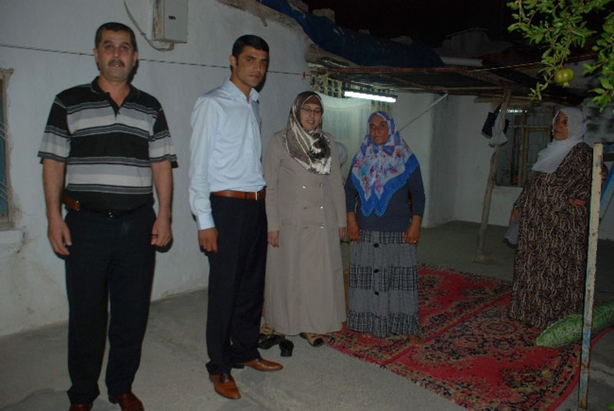 Kahta\'ada Maddi Durumu İyi Olmayan Ailelere Gıda Yardımı